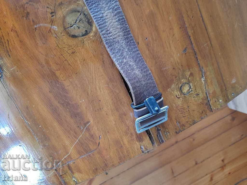 Delivery of Old leather strap, rifle strap Delivery of Old leather strap, rifle strap