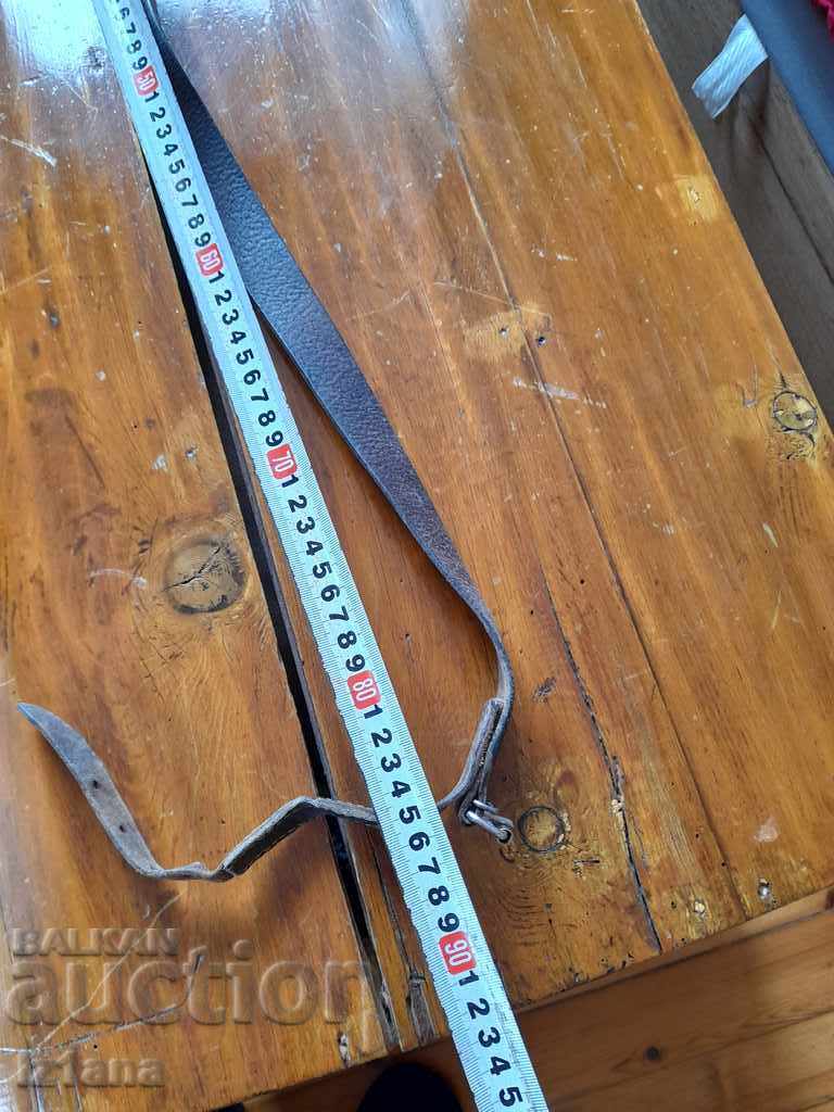 Delivery of Old leather strap, rifle strap Delivery of Old leather strap, rifle strap