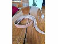 Curea veche de piele, curea de pușcă