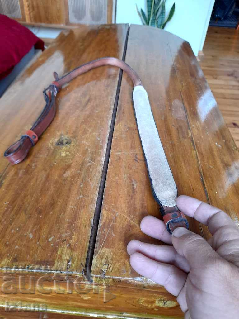 Delivery of Old leather strap, rifle strap Delivery of Old leather strap, rifle strap