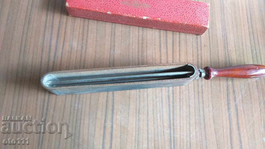 Delivery of OLD TABLE, RAZOR GRINDER Delivery of OLD TABLE, RAZOR GRINDER