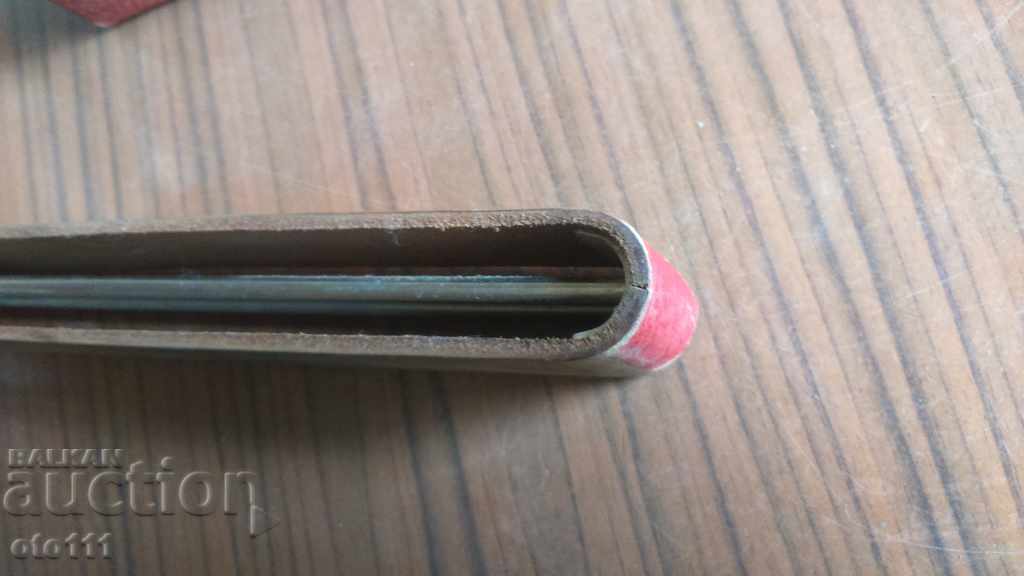 OLD TABLE, RAZOR GRINDER - 5 OLD TABLE, RAZOR GRINDER - 5