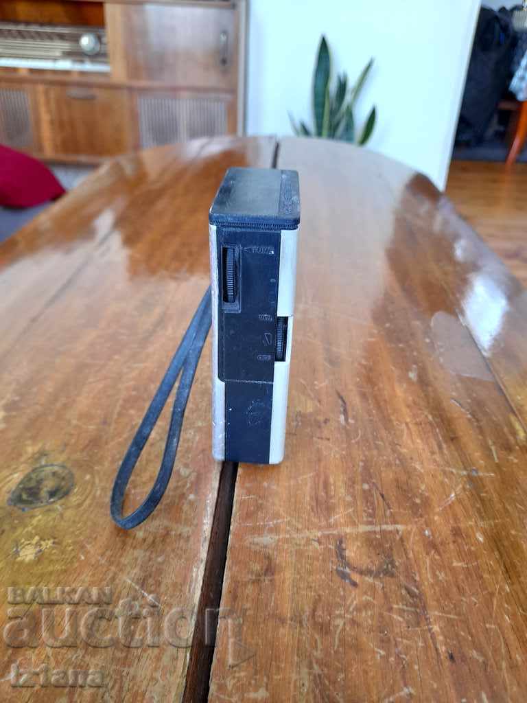 Παλιό ραδιόφωνο, ραδιοφωνικός δέκτης SONY με τιμή 25.00 BGN | € 12.78 Παλιό ραδιόφωνο, ραδιοφωνικός δέκτης SONY με τιμή 25.00 BGN | € 12.78