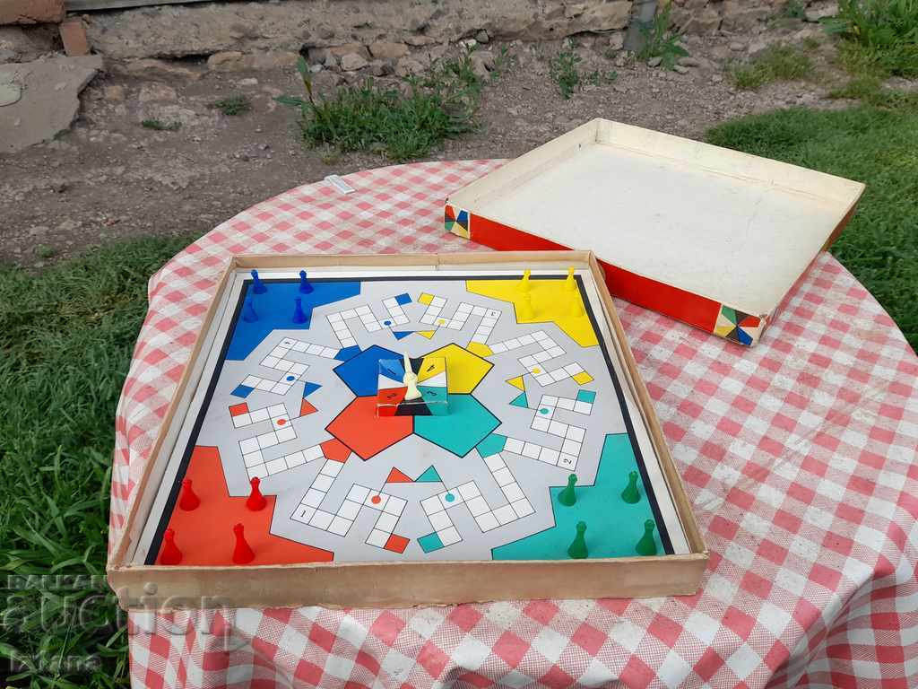 Old children's game "There's no room for two" with price 38.00 BGN | € 19.43 Old children's game "There's no room for two" with price 38.00 BGN | € 19.43