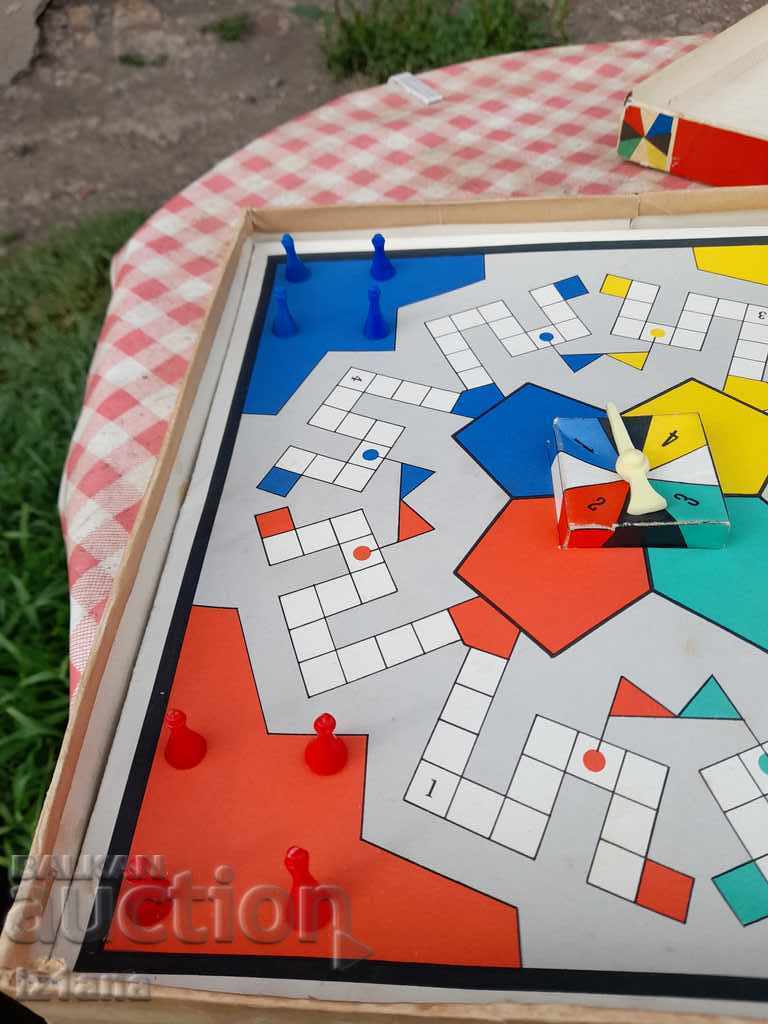 Auction Old children's game "There's no room for two" Auction Old children's game "There's no room for two"