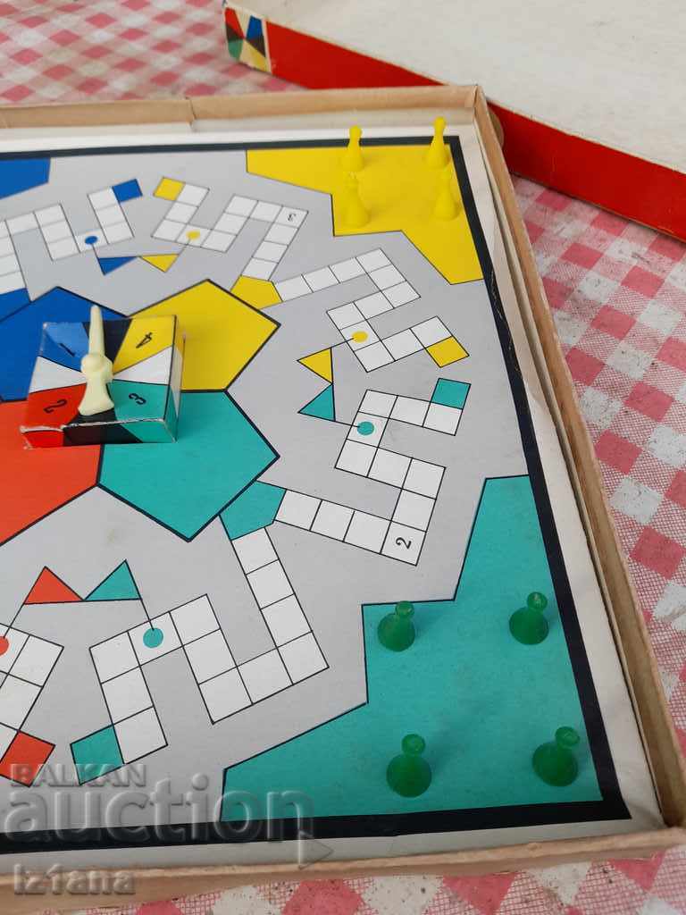 Old children's game "There's no room for two" - 5 Old children's game "There's no room for two" - 5