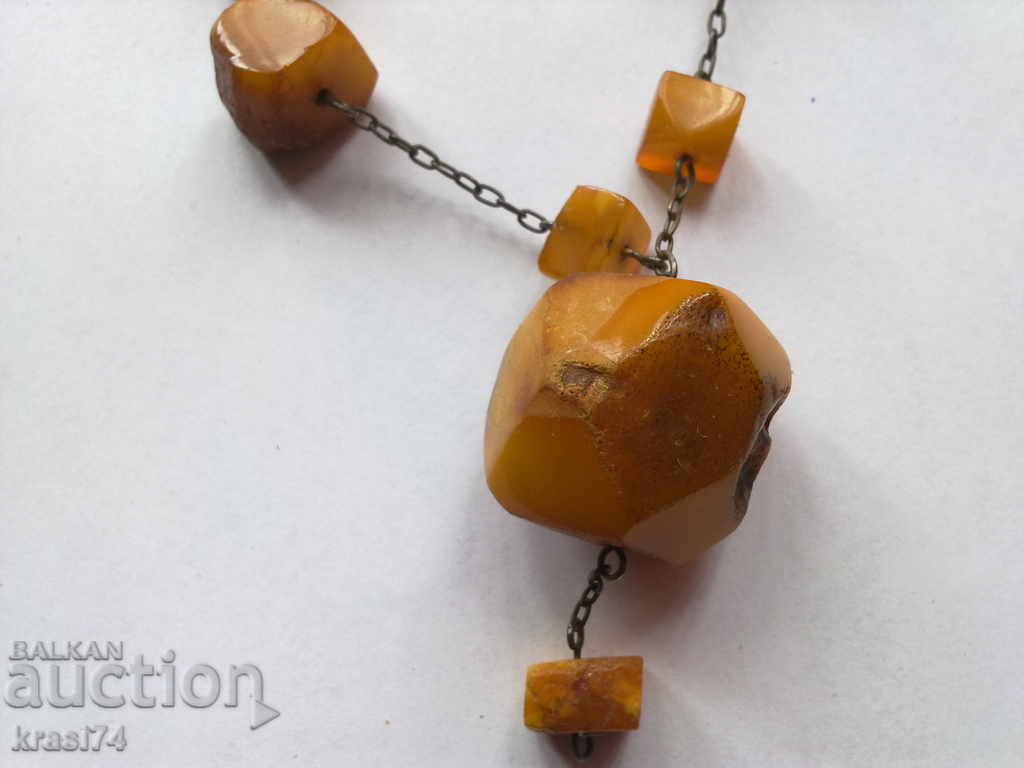 colier cu preț 60.00 BGN | € 30.68 colier cu preț 60.00 BGN | € 30.68