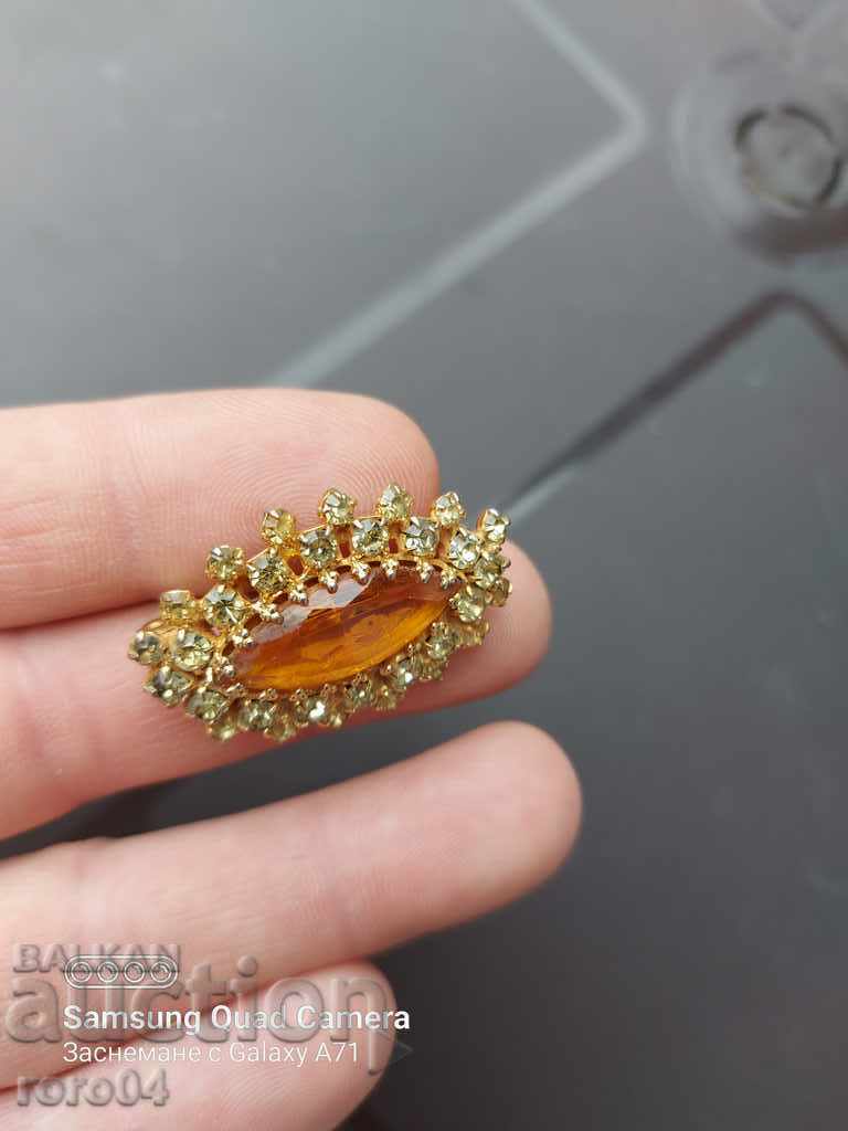 Auction  BROOCH - OLD
