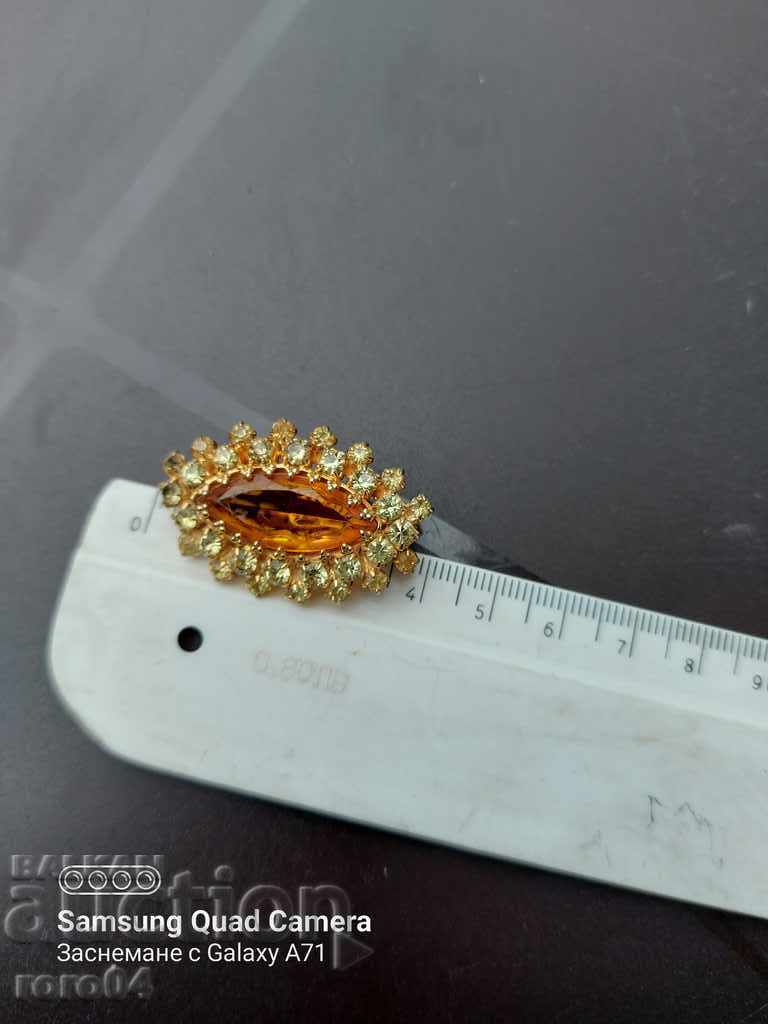 BROOCH - OLD - 5