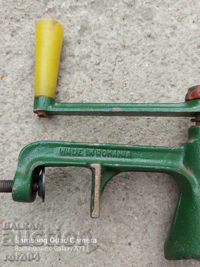 Auction THE MILLS Auction THE MILLS