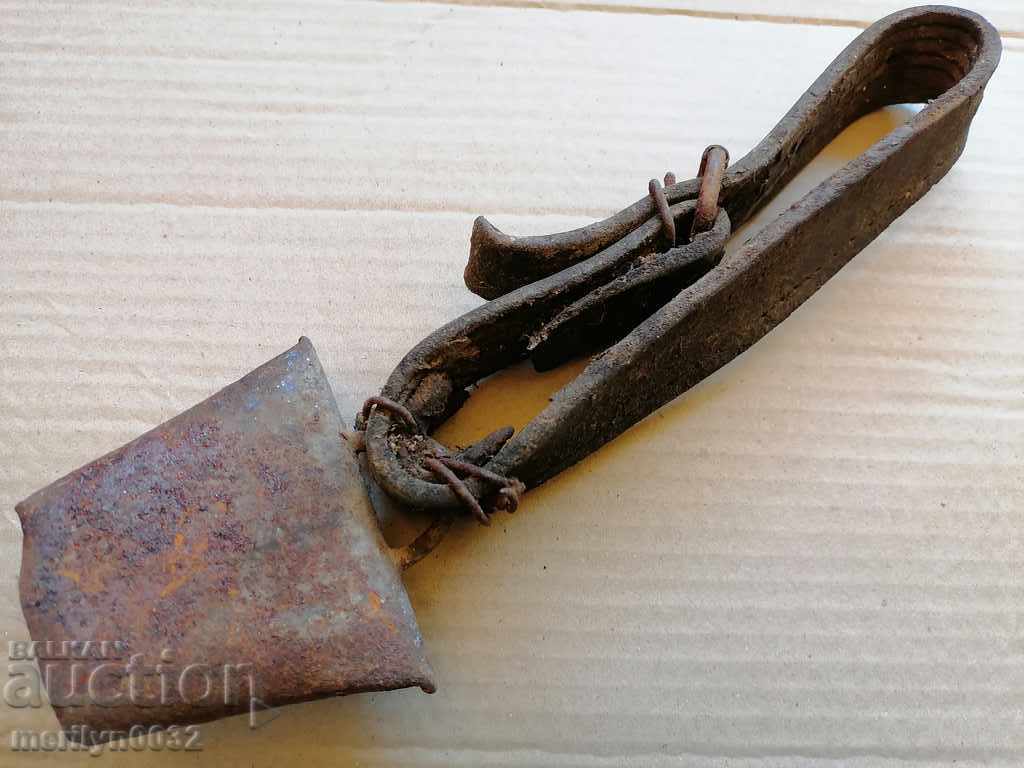 Παλιά κουδουνίστρα, κουδούνι, καμπάνα με τιμή 33.00 BGN | € 16.87 Παλιά κουδουνίστρα, κουδούνι, καμπάνα με τιμή 33.00 BGN | € 16.87