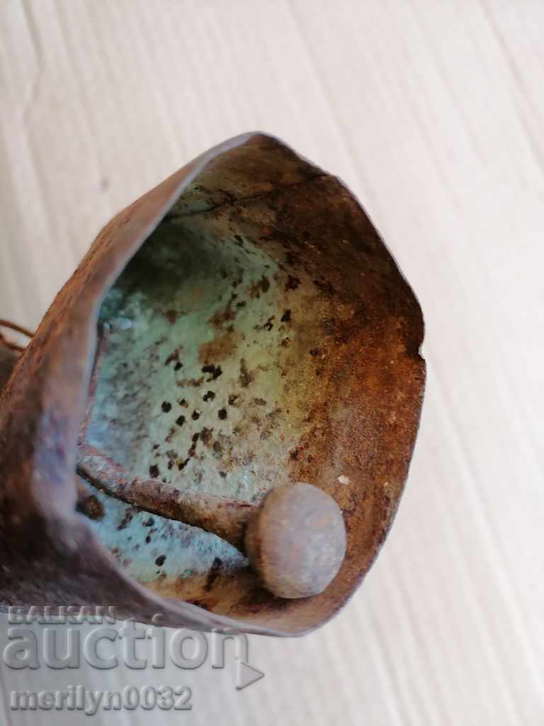 Παράδοση Παλιά κουδουνίστρα, κουδούνι, καμπάνα Παράδοση Παλιά κουδουνίστρα, κουδούνι, καμπάνα