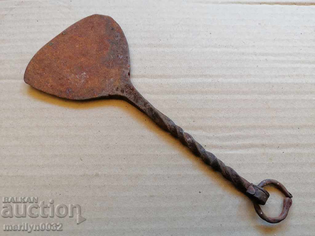 Auction  Gingerbread, gingerbread, gingerbread, gingerbread, wrought iron