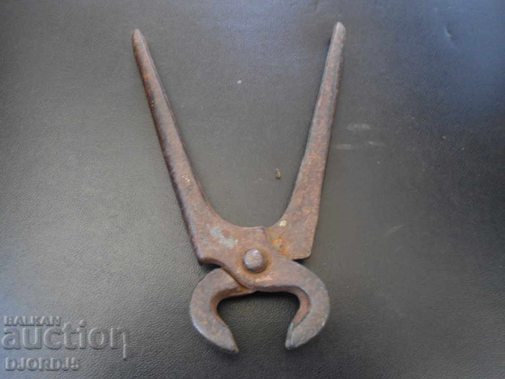 Old pliers with price 4.00 BGN | € 2.05