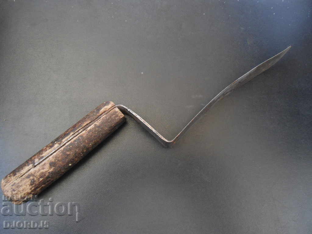 Old tool with price 3.00 BGN | € 1.53