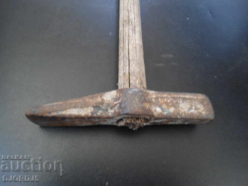 An old craft hammer with price 5.00 BGN | € 2.56 An old craft hammer with price 5.00 BGN | € 2.56
