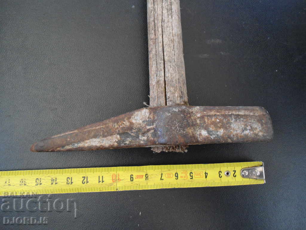 Auction An old craft hammer Auction An old craft hammer
