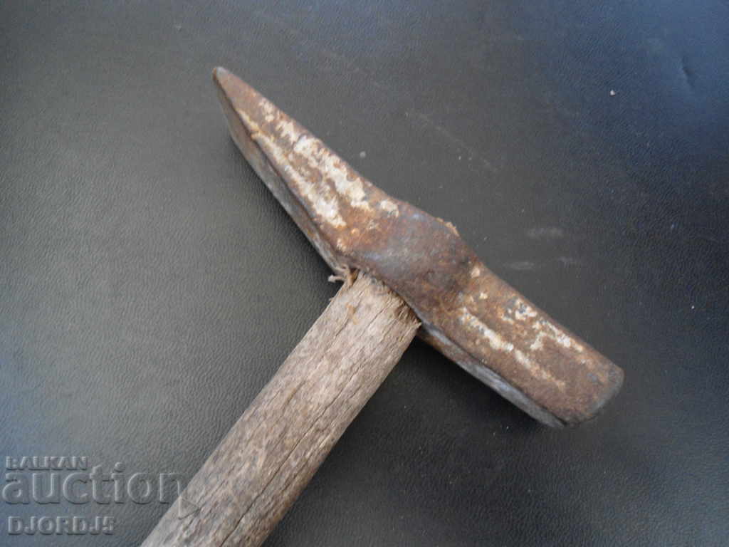 Delivery of An old craft hammer Delivery of An old craft hammer