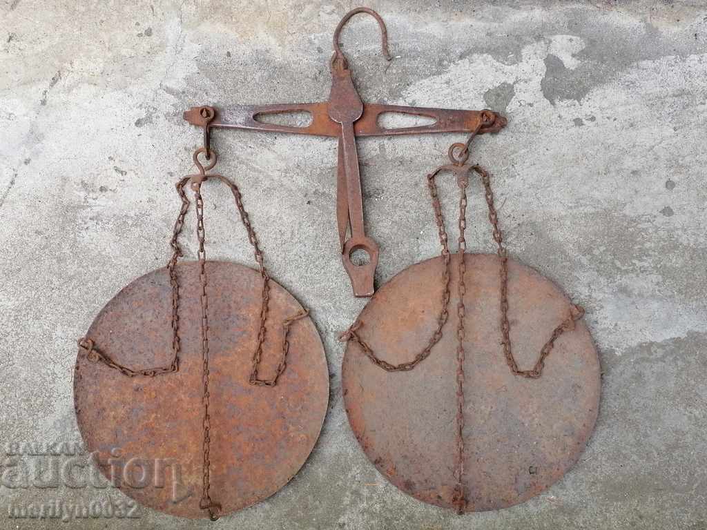 Auction Old scale, pallet, scales, beginning of the twentieth century Auction Old scale, pallet, scales, beginning of the twentieth century