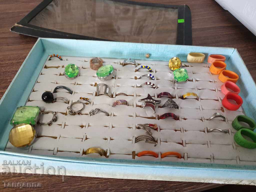 Large lot of rings - 7