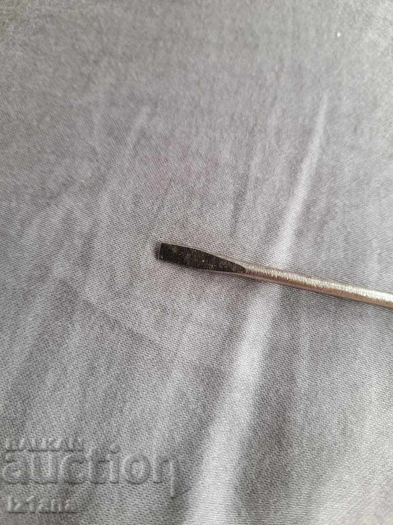 Auction An old screwdriver Auction An old screwdriver