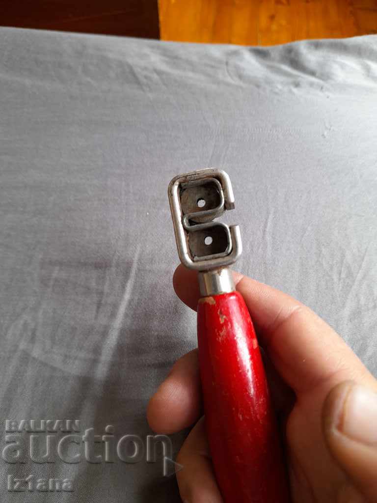 Old Rotary knife sharpener with price 15.00 BGN | € 7.67 Old Rotary knife sharpener with price 15.00 BGN | € 7.67