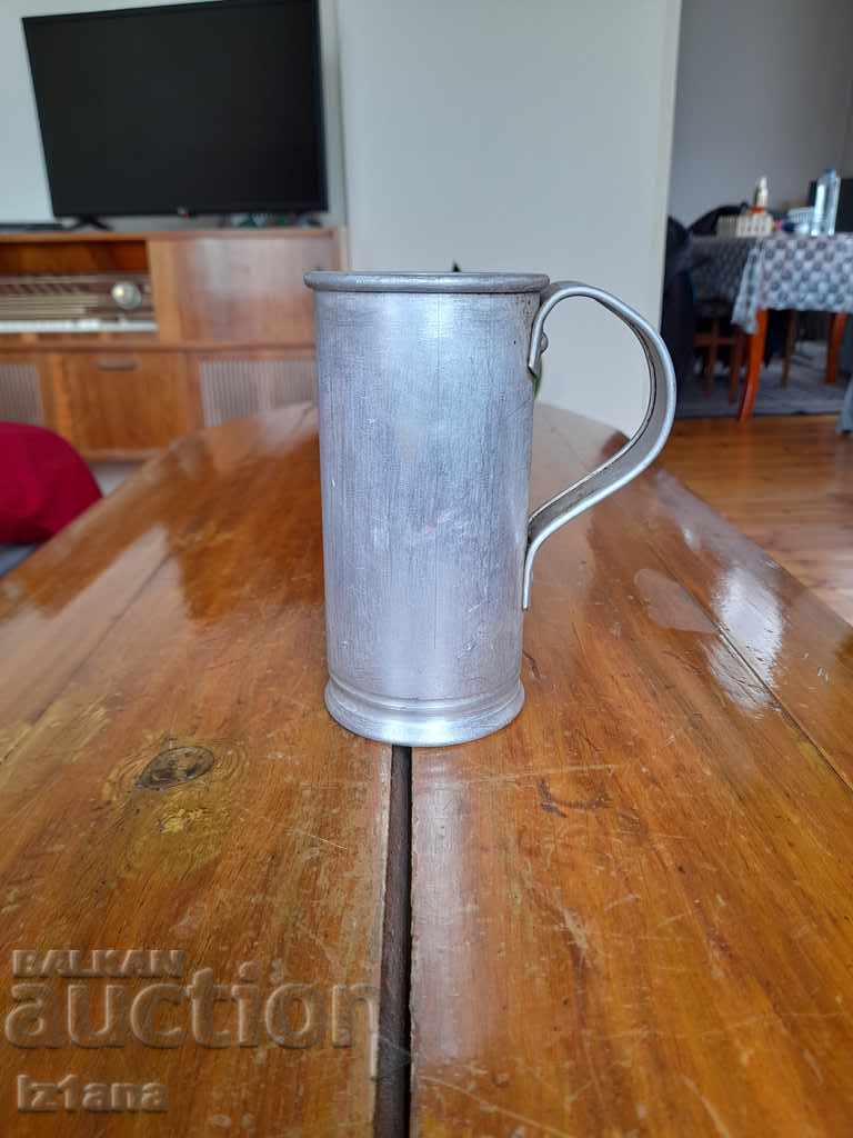 Auction An old measure, a measure for liquids Auction An old measure, a measure for liquids