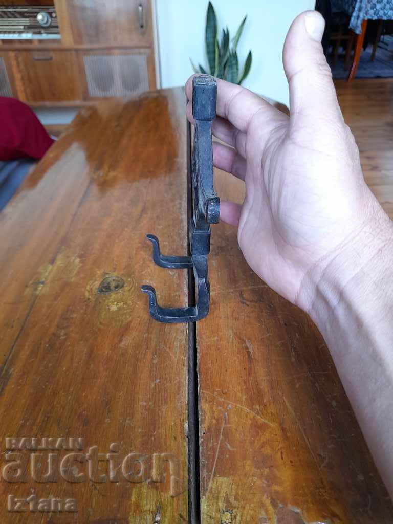 Auction An old hanger Auction An old hanger