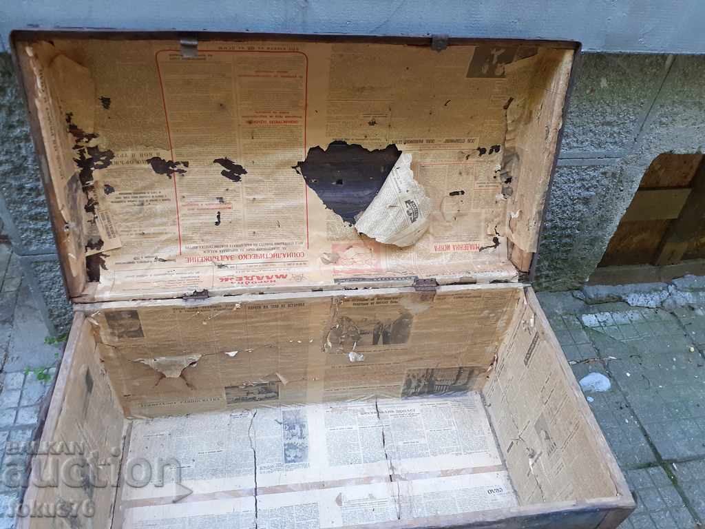 Authentic old Revival chest for chaise with metal fittings - 5 Authentic old Revival chest for chaise with metal fittings - 5