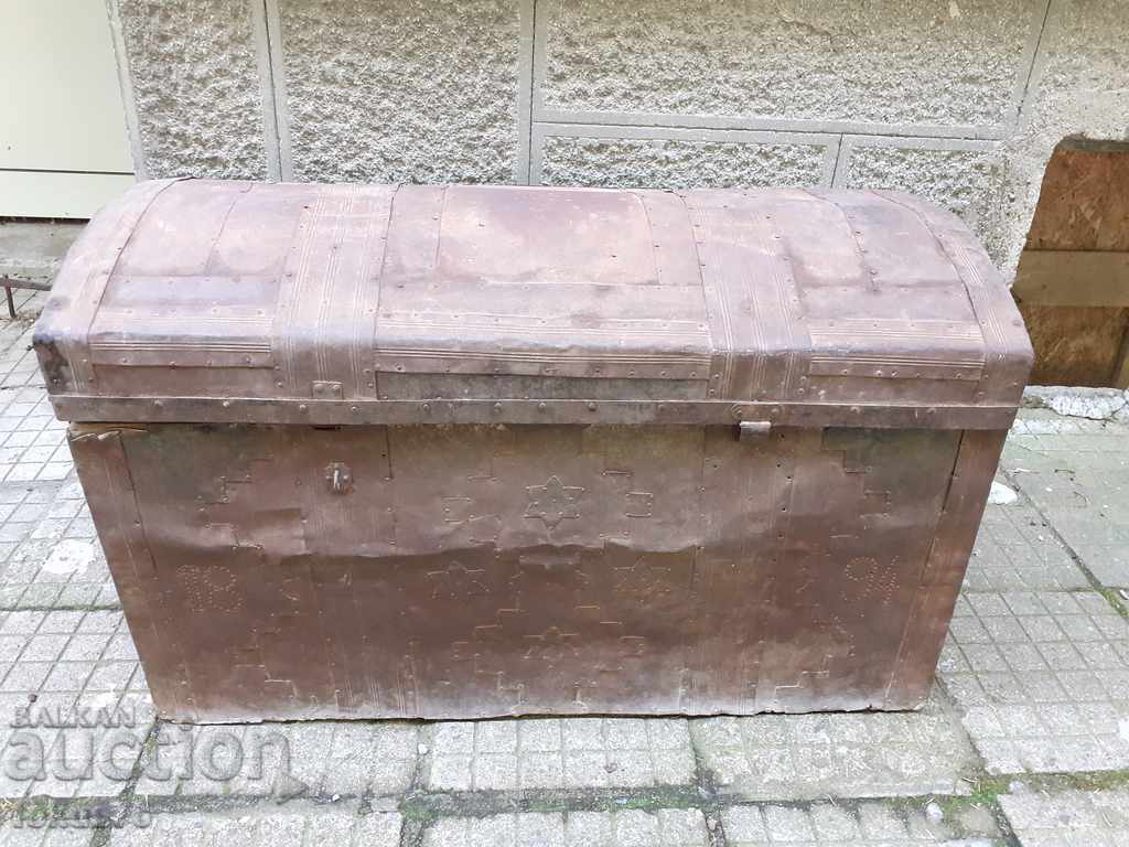 Authentic old Revival chest for chaise with metal fittings