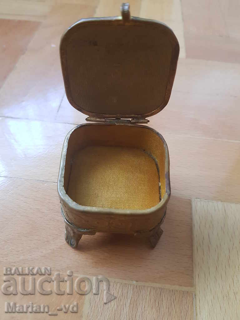 Delivery of Old French jewelry box 1900 Delivery of Old French jewelry box 1900