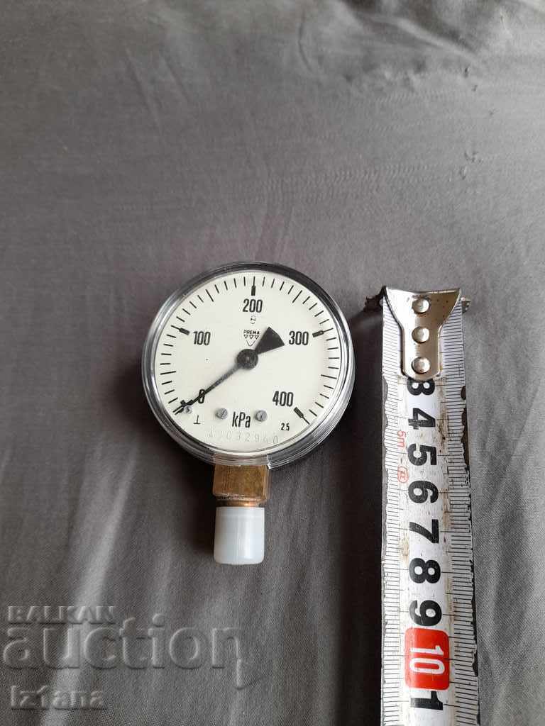 Delivery of Old pressure gauge Delivery of Old pressure gauge