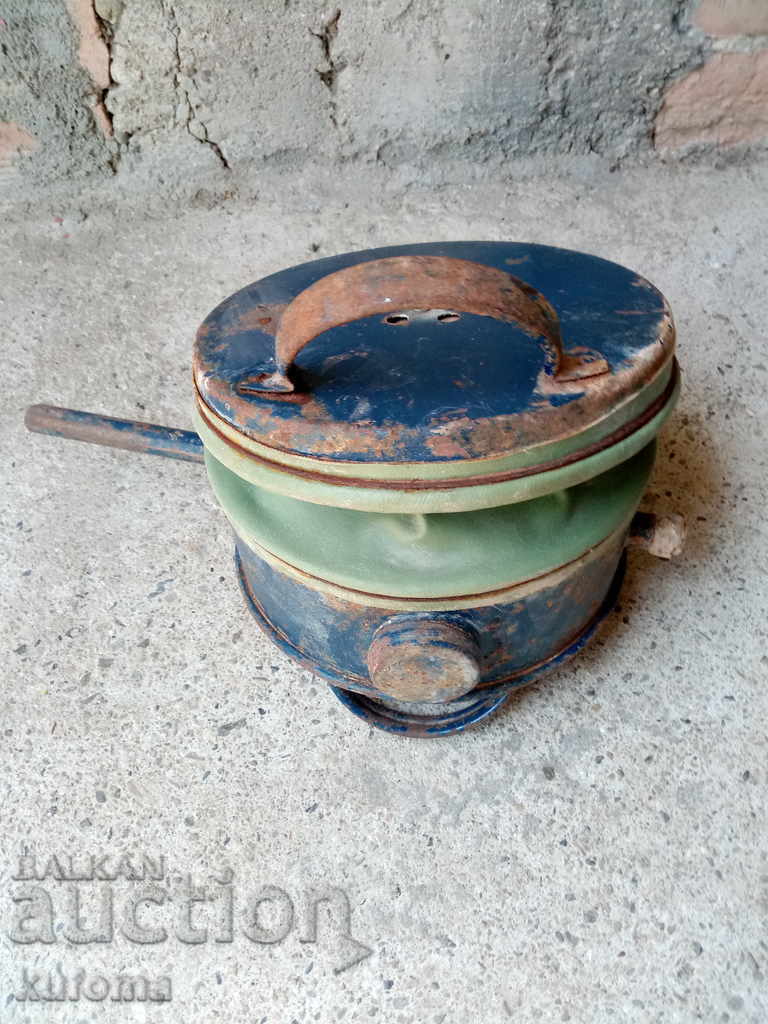 Old blower for fruit trees and vineyards with price 24.99 BGN | € 12.78 Old blower for fruit trees and vineyards with price 24.99 BGN | € 12.78