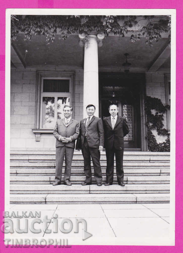 Auction  262478 / Archive Toncho N. Bambalski, Soviet scientists