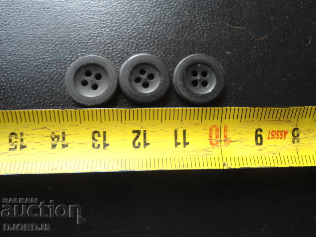 Auction  Old buttons, 100 pieces