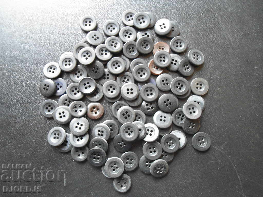 Old buttons, 100 pieces