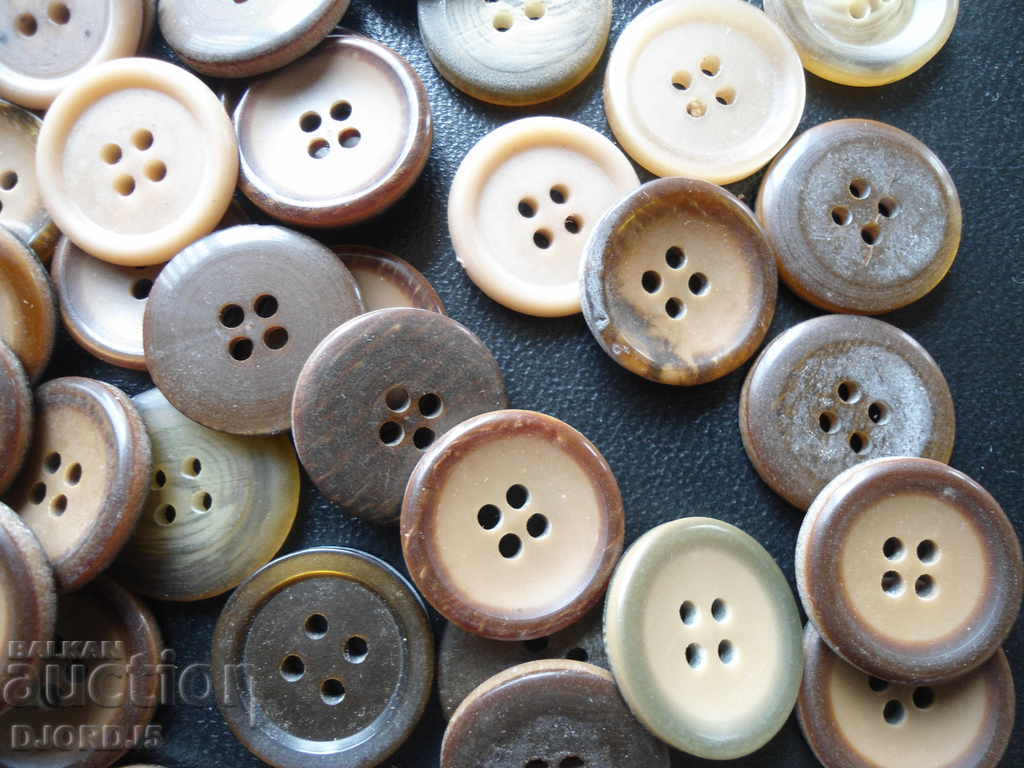 Old buttons, 46 pieces with price 5.00 BGN | € 2.56 Old buttons, 46 pieces with price 5.00 BGN | € 2.56