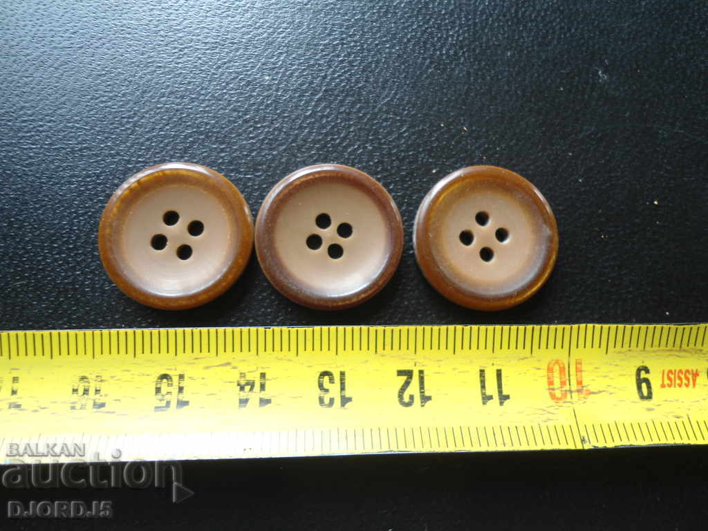 Auction Old buttons, 46 pieces Auction Old buttons, 46 pieces