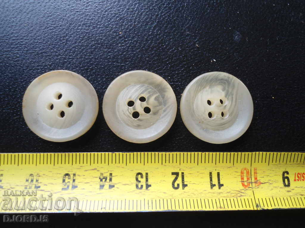 Auction Old buttons, 35 pieces Auction Old buttons, 35 pieces