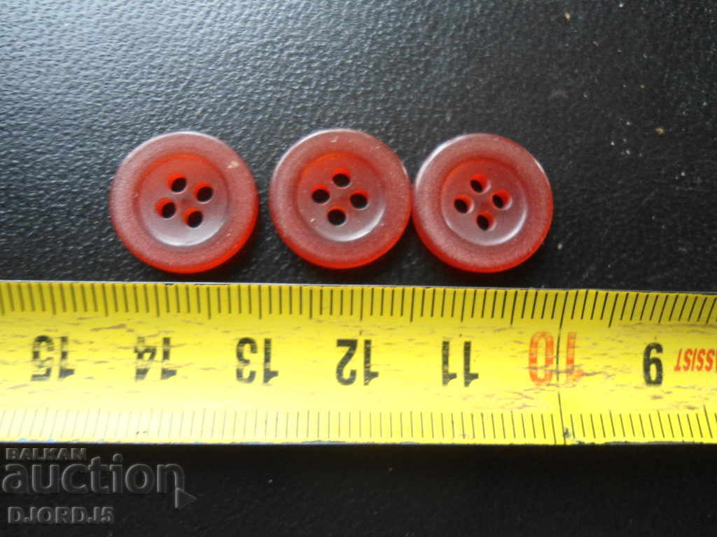 Auction Old buttons, 78 pieces Auction Old buttons, 78 pieces