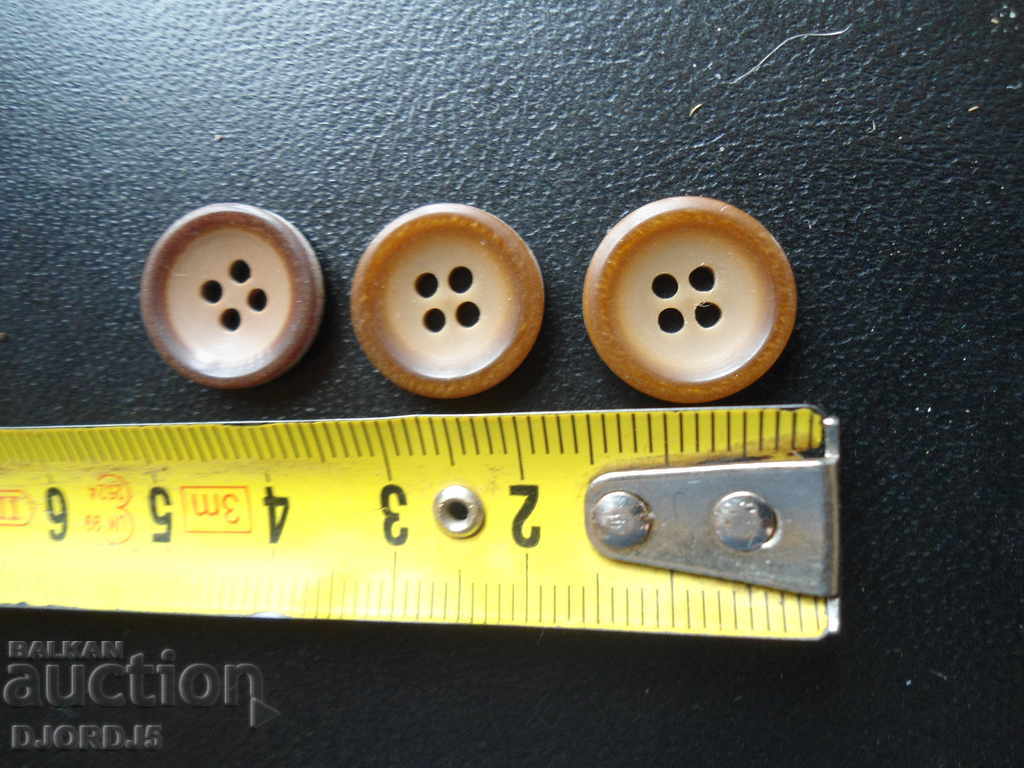 Auction Old buttons, 63 pieces Auction Old buttons, 63 pieces