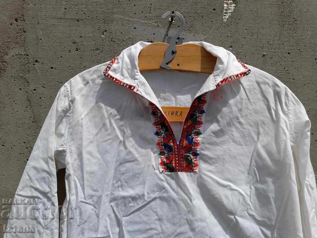 Παλιά παιδικά πουκάμισα για φορεσιά με τιμή 30.00 BGN | € 15.34 Παλιά παιδικά πουκάμισα για φορεσιά με τιμή 30.00 BGN | € 15.34