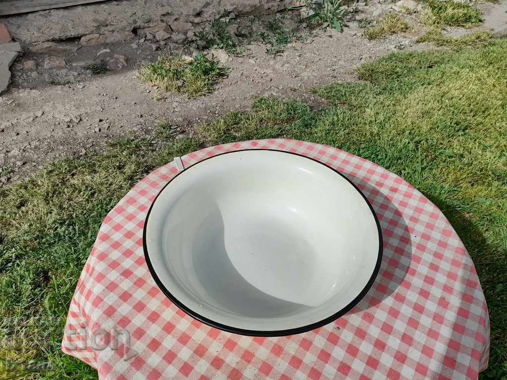 Стар емайлиран леген с цена 28.00 лв. | € 14.32 Стар емайлиран леген с цена 28.00 лв. | € 14.32