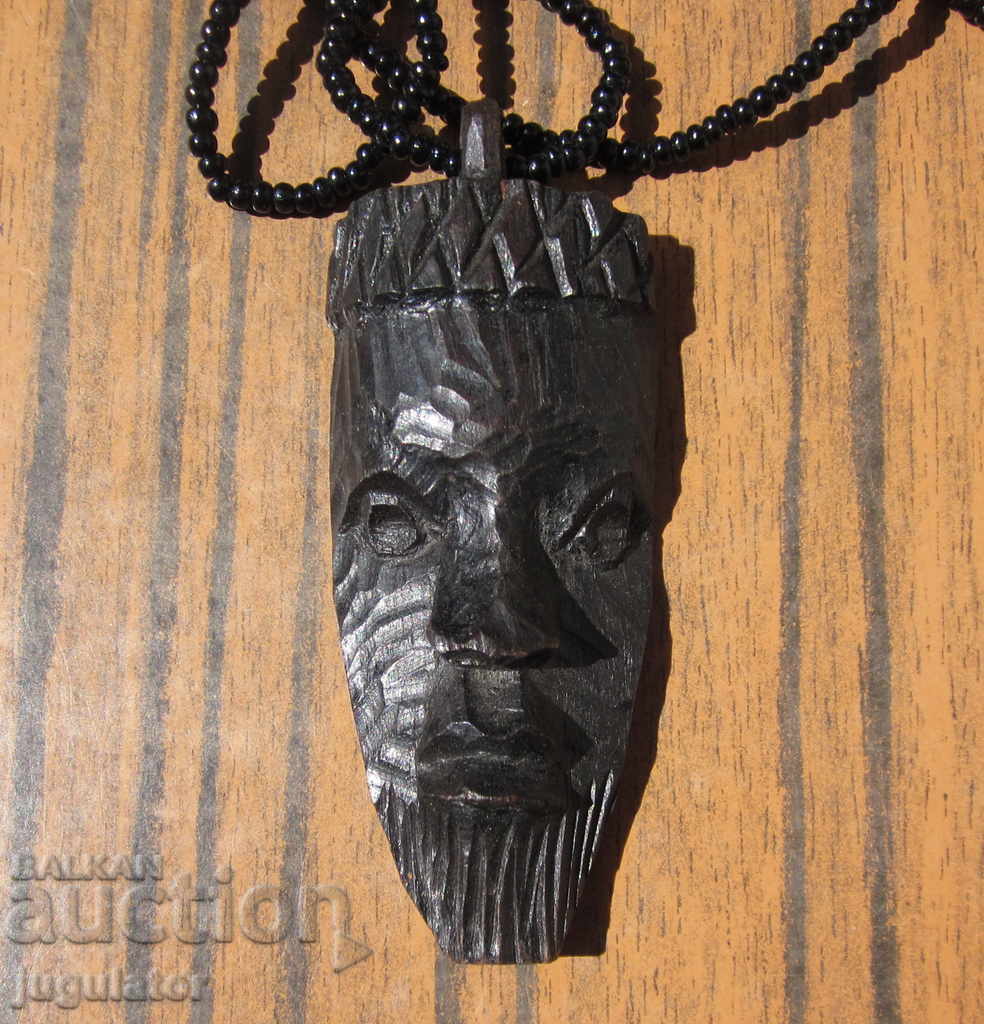 Аукцион дамско мънистено колие бижу медальон висулка абаносова маска Аукцион дамско мънистено колие бижу медальон висулка абаносова маска