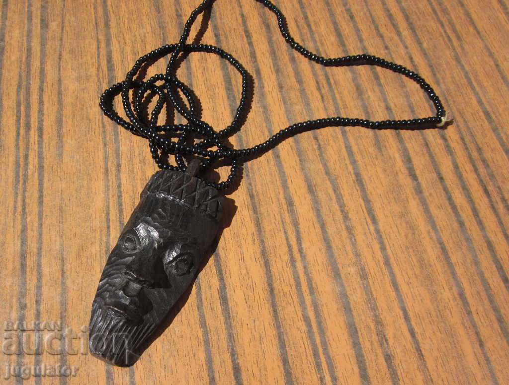 Доставка на дамско мънистено колие бижу медальон висулка абаносова маска Доставка на дамско мънистено колие бижу медальон висулка абаносова маска