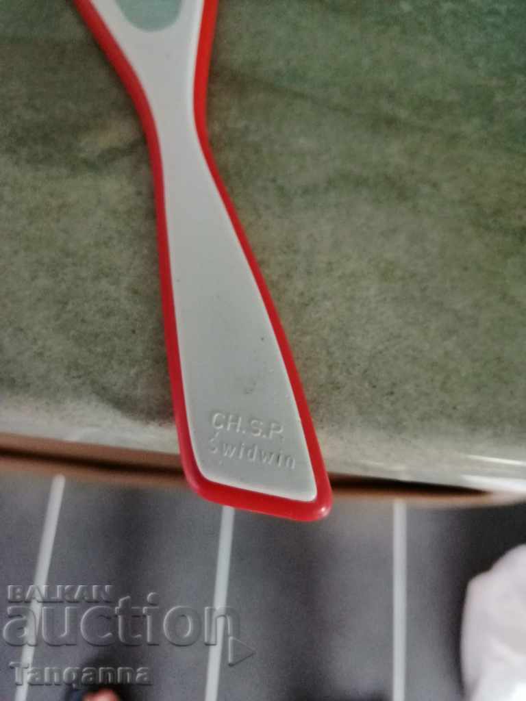 Brush and comb from the sauce with price ~3.59 €