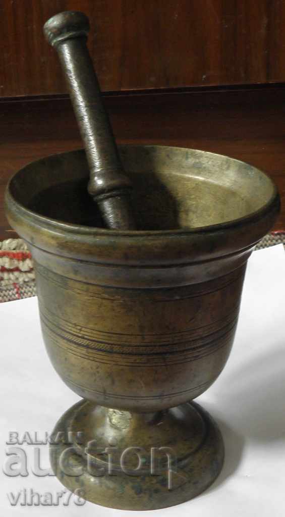 Old bronze mortar, hammer, mortar with price 59.99 BGN | € 30.67 Old bronze mortar, hammer, mortar with price 59.99 BGN | € 30.67