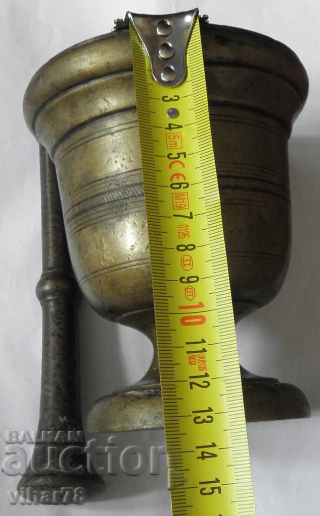 Delivery of Old bronze mortar, hammer, mortar Delivery of Old bronze mortar, hammer, mortar