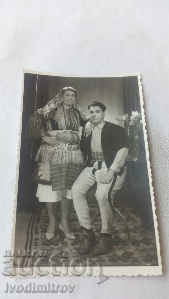 Photo Spouses in naroni costumes