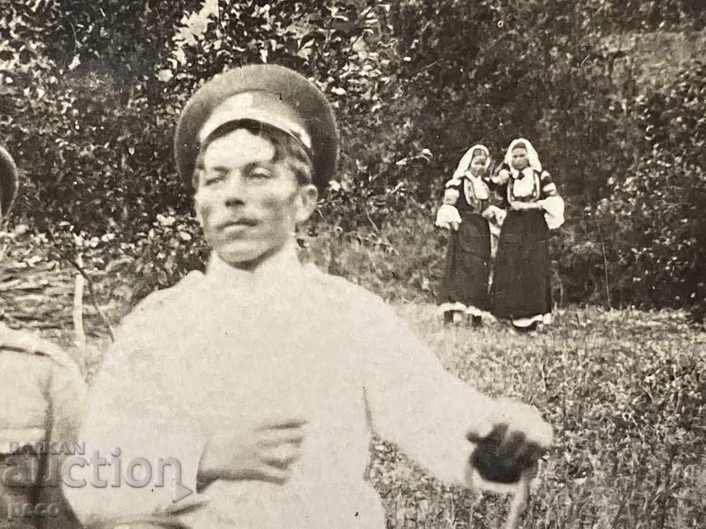 Delivery of Young women in costumes look at Zepeitsi Bobov Dol 1918. Delivery of Young women in costumes look at Zepeitsi Bobov Dol 1918.